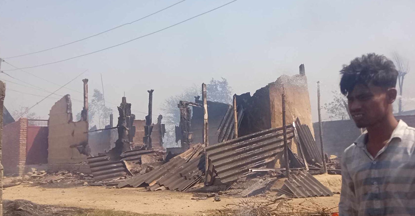 महोत्तरीको मटिहानीमा आगलागी हुँदा ९२ घर जलेर नष्ट